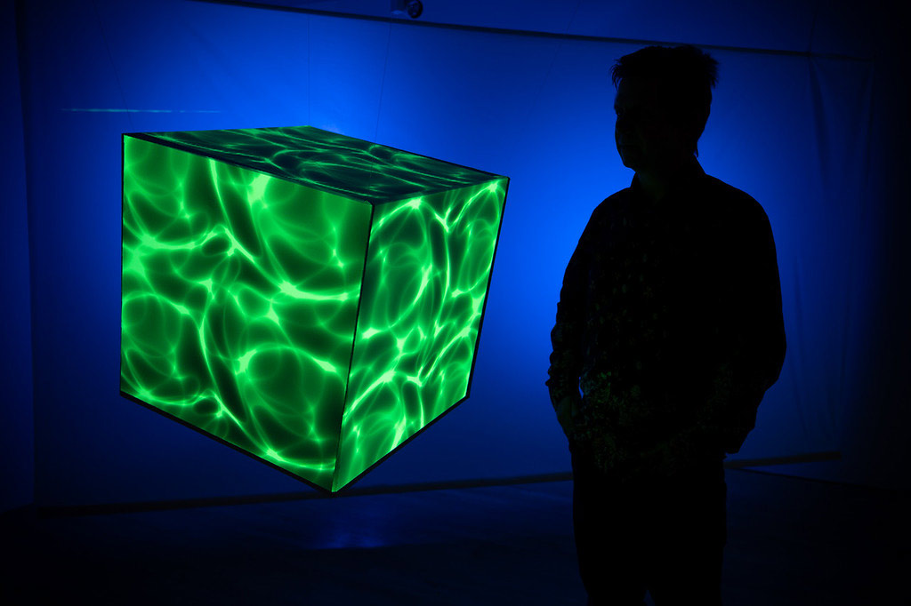 3D suspended cube